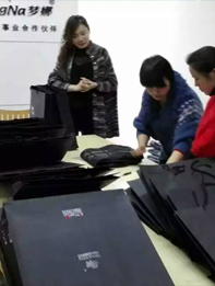 恒舞為夢娜襪業(yè)的年會提供回饋代理商禮品！